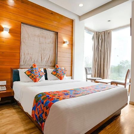 Fabhotel Kyra - Near Airport Road Ahmadábád Kültér fotó