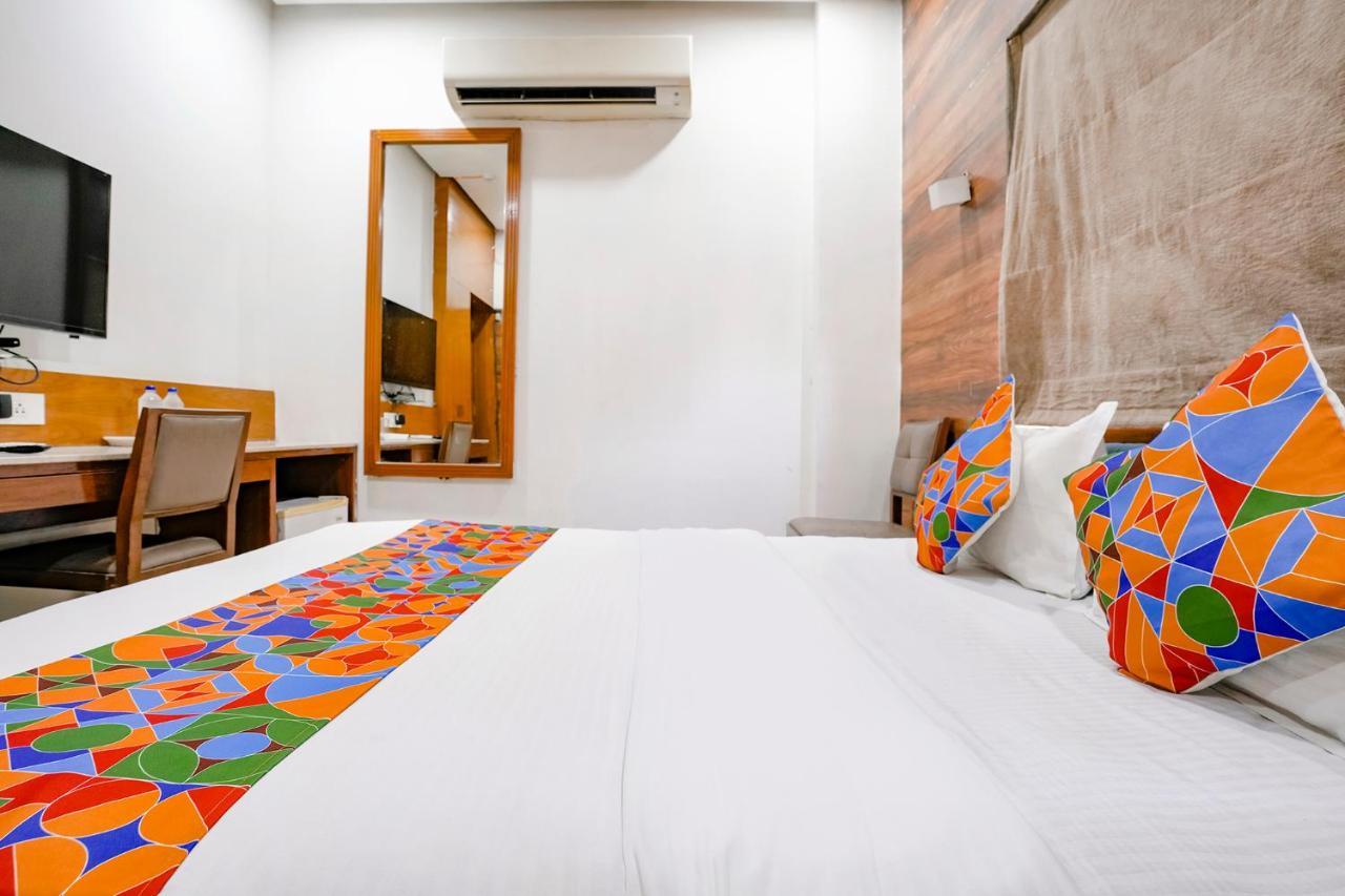 Fabhotel Kyra - Near Airport Road Ahmadábád Kültér fotó