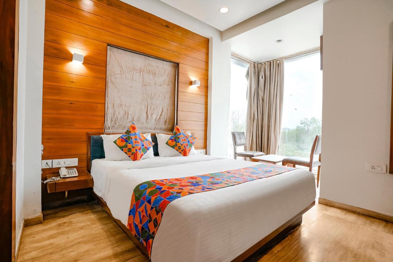 Fabhotel Kyra - Near Airport Road Ahmadábád Kültér fotó