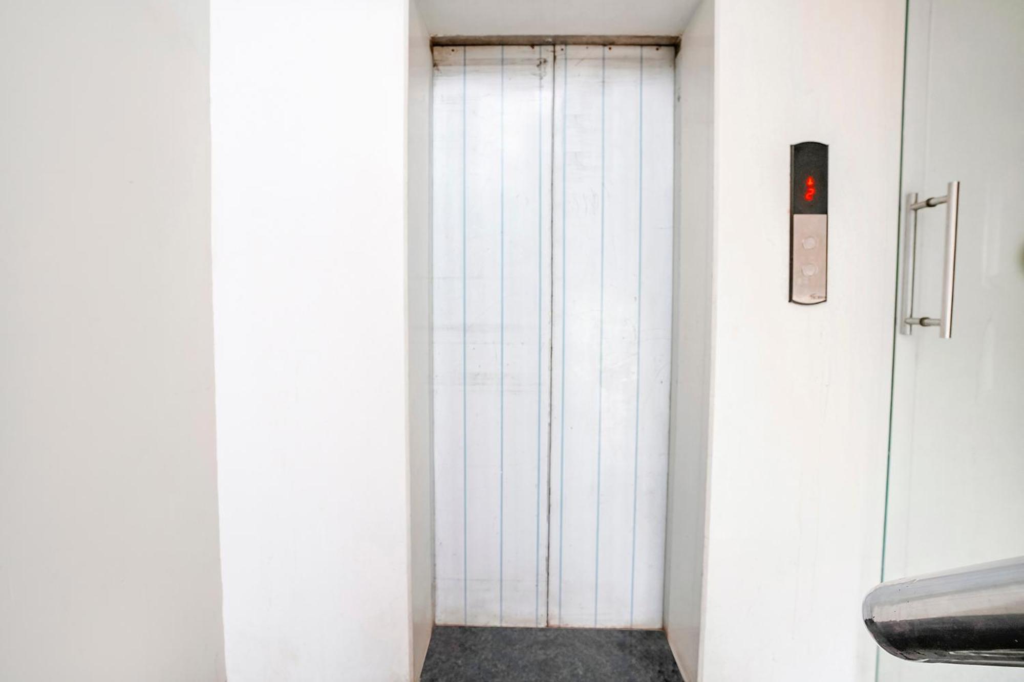 Fabhotel Kyra - Near Airport Road Ahmadábád Kültér fotó