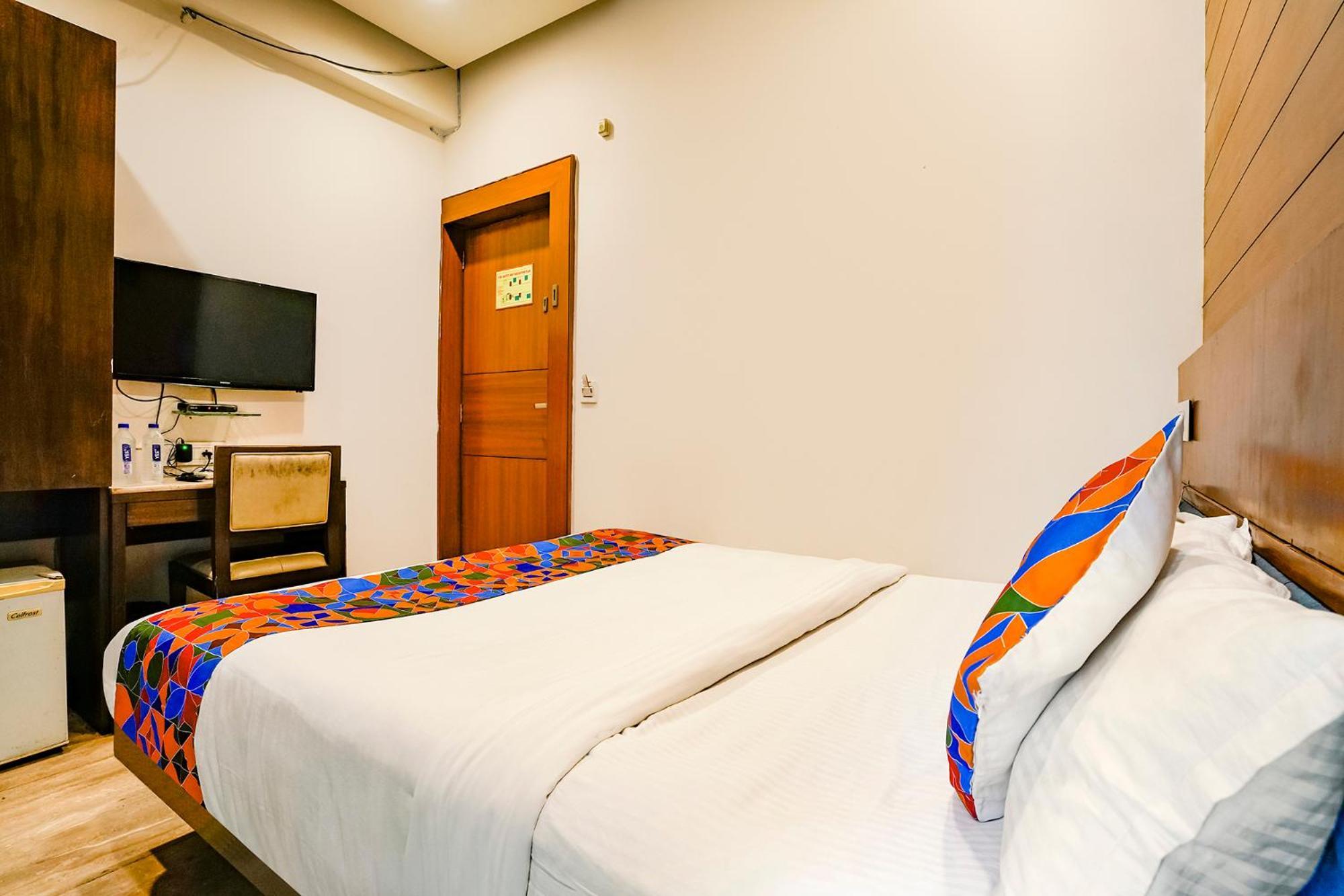 Fabhotel Kyra - Near Airport Road Ahmadábád Kültér fotó