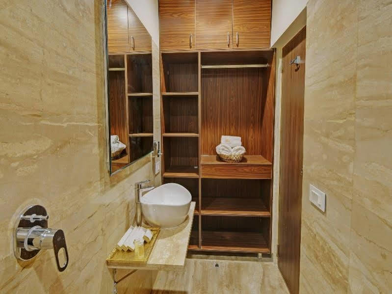 Fabhotel Kyra - Near Airport Road Ahmadábád Kültér fotó