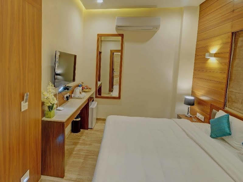 Fabhotel Kyra - Near Airport Road Ahmadábád Kültér fotó